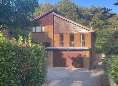 Luxury Double Room, rarely occupied home Main Photo
