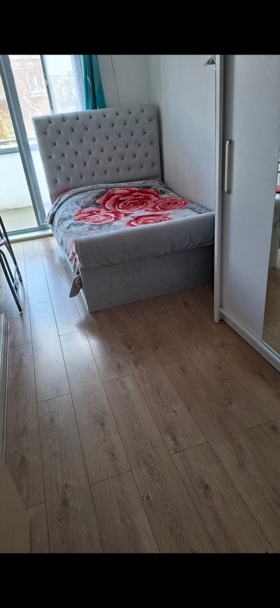 Double furnished room with large balcony in E1 Main Photo