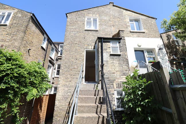 Hackney with luxury kitchen! what else? Main Photo