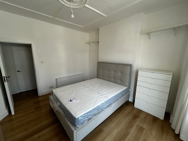 Whole 2-Bed Flat (Double + Single) Private Garden Main Photo
