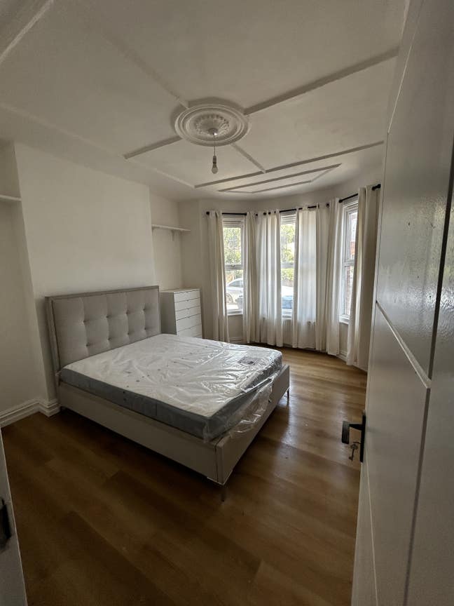 Whole 2-Bed Flat (Double + Single) Private Garden Main Photo