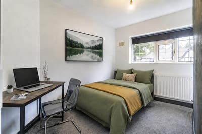 Double Room to Let - Fully Furnished Main Photo
