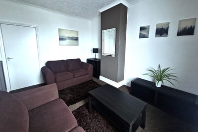 1 Bed Flat - No Deposit - Some Bills Included Main Photo