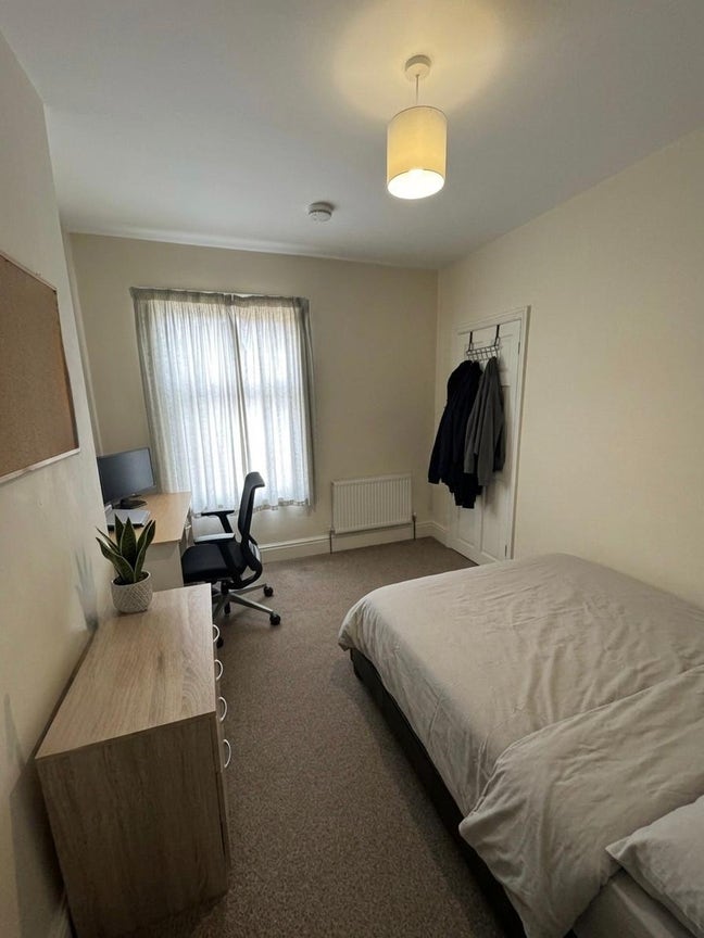Spacious Double Room Available – LE3 0GW, Leiceste Main Photo
