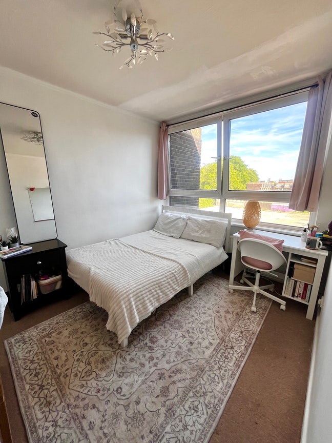 Sunny double room in Bermonday Main Photo