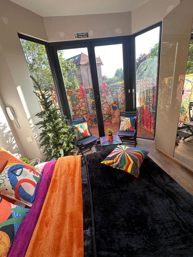 Large Double bedroom ensuite bills included Main Photo