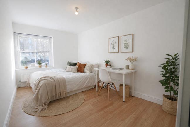 10 Mins to Central London! Stunning Double Room Main Photo