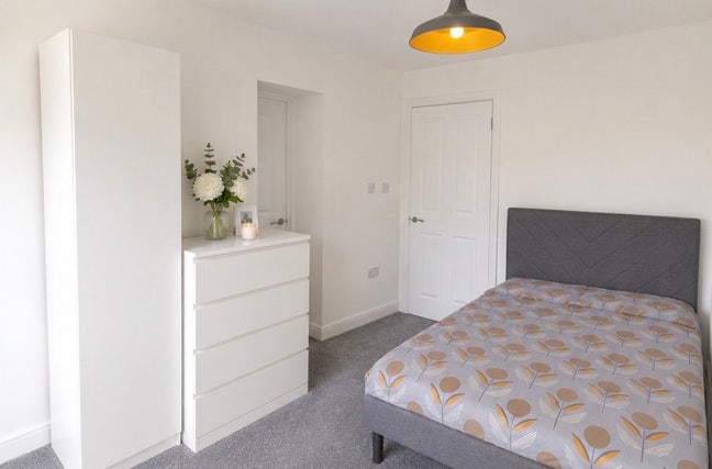 Large en-suite room  Main Photo