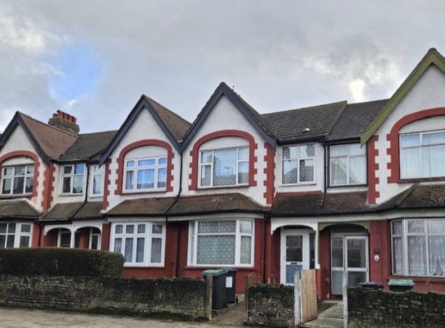 4 Bedroom House minutes away from Wood Green stati Main Photo