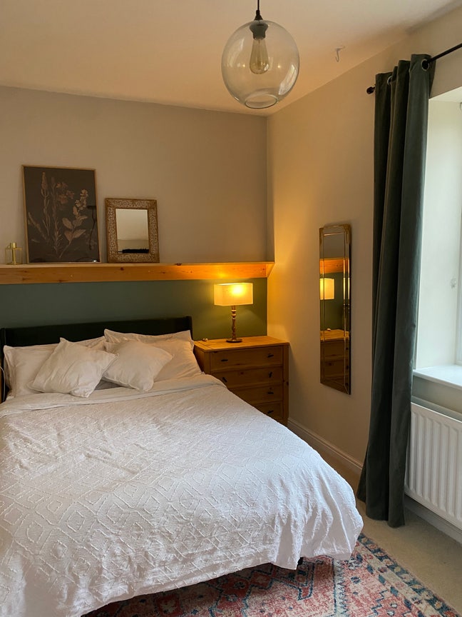 Large double room close to town Main Photo