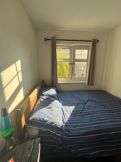 Single unfurnished room just off Leith Walk Main Photo