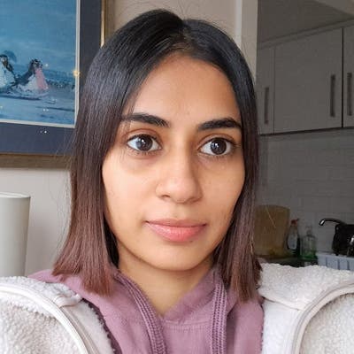 Professional Female seeks a single or double room Main Photo