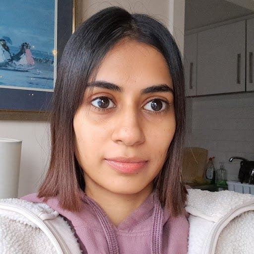 Professional Female seeks a single or double room Main Photo