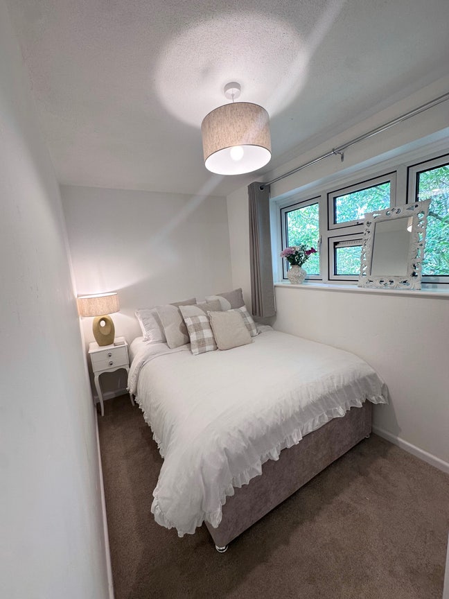 Newly renovated clean room for rent   Main Photo