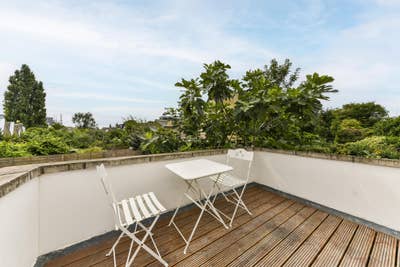 Spacious 2 bed room flat with private terrace Main Photo
