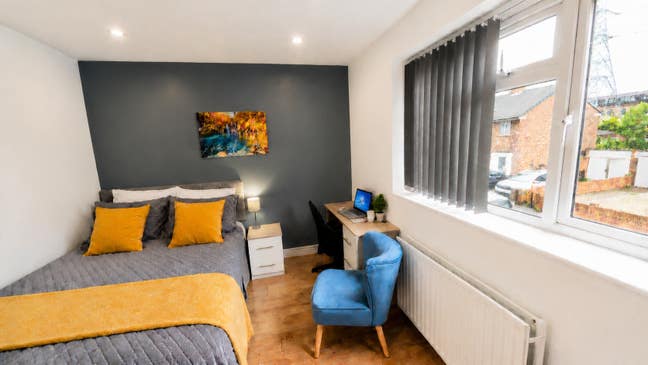 Furnished double - Working professional, bills inc Main Photo