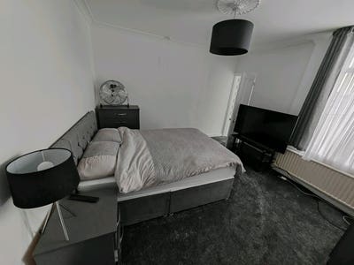 Furnished Double bed with own living room. Main Photo