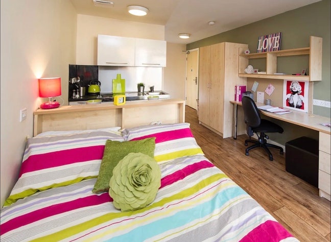 Studio Flat Takeover Main Photo