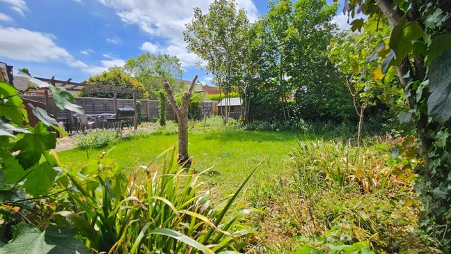 Townside Living with Stunning Outdoor Spaces 🌳🌸 Main Photo