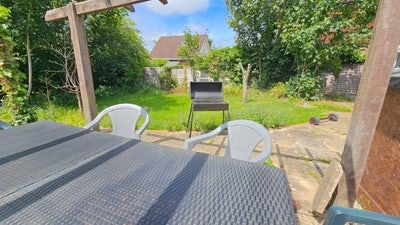 Townside Living with Stunning Outdoor Spaces 🌳🌸 Main Photo