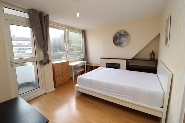 Double Rooms Available on Broadway Market E8 Main Photo