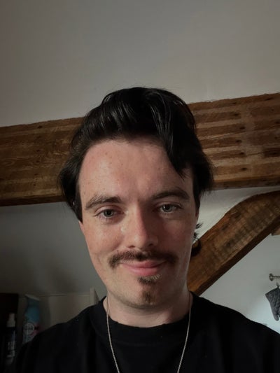 25, Professional, Looking For Flatshare / Buddy Up Main Photo