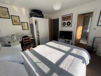 Spacious Ensuite room | 15 mins walk to Town Main Photo