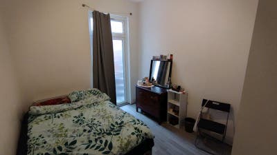 Cheap room in a big modern cozy house Main Photo