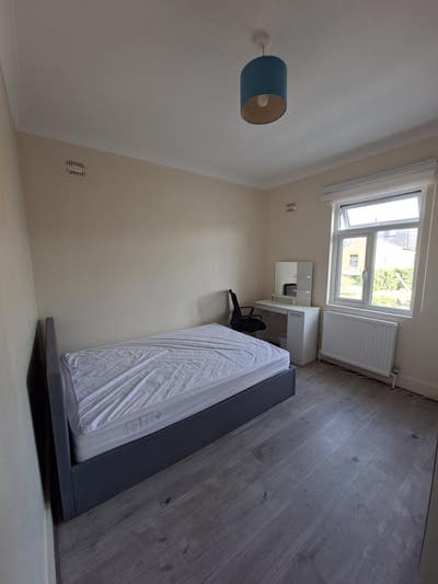 Double Room in Friendly Indian Family Home, N4 1JN Main Photo