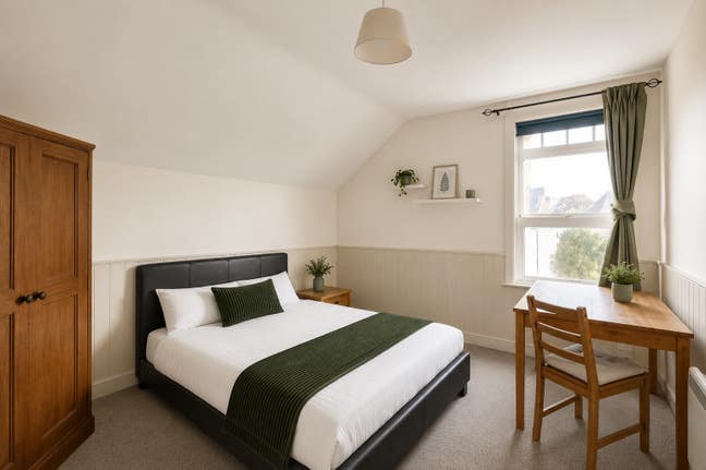 Large Double Rooms with en-suites  Main Photo