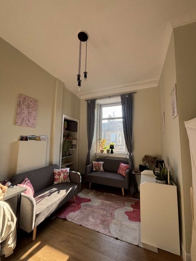 Leith walk flatshare with young professional Main Photo