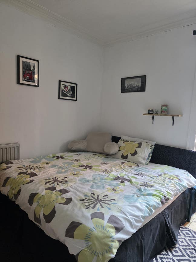 Double room in family home  Main Photo
