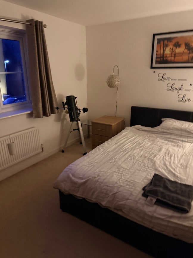 Double bedroom near Harry Potter studio  Main Photo