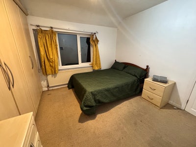 Double room with inbuilt wardrobe  Main Photo