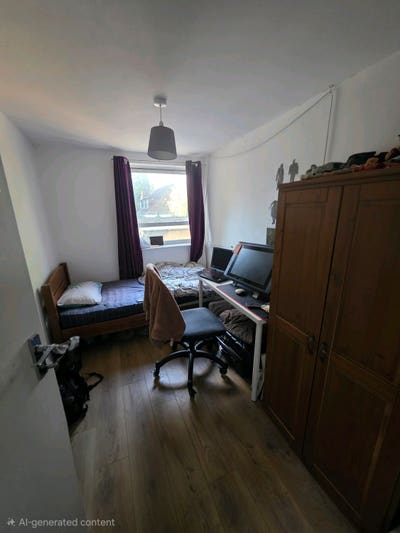 Single Room for rent in 3 bedroom house Main Photo
