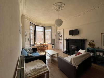 Room Available near Botanic Gardens - July and Aug Main Photo