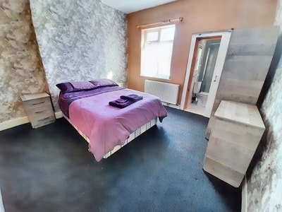 3 Double Bedrooms near West Bromwich Town Centre  Main Photo