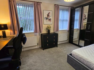 Stunning 4 bed, garden fronted, 3 storey Townhouse Main Photo