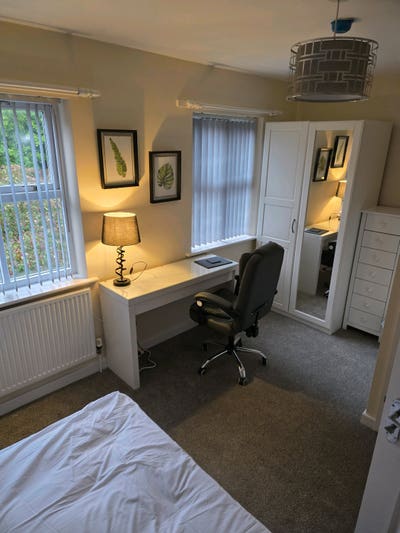 Stunning 4 bed, garden fronted, 3 storey Townhouse Main Photo