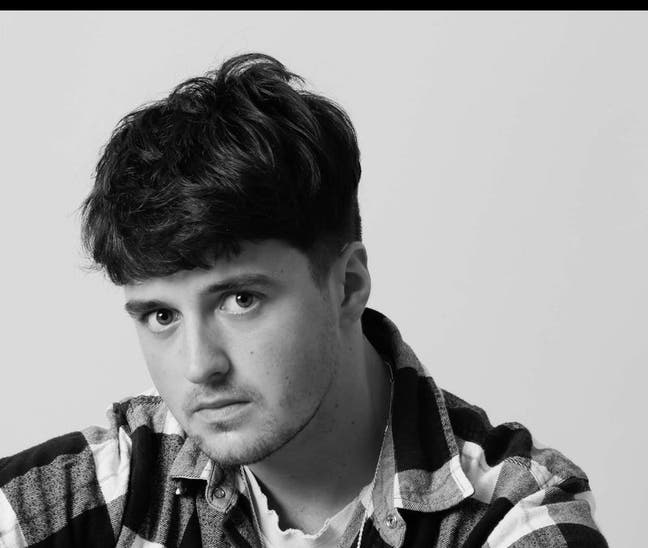 Hi I’m a 27 young working professional look... Main Photo