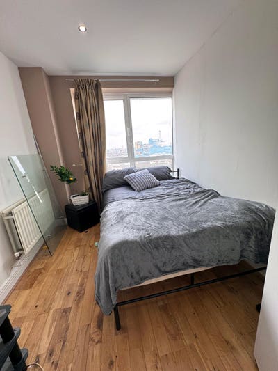 City Airport Double Rooms Available!! Main Photo