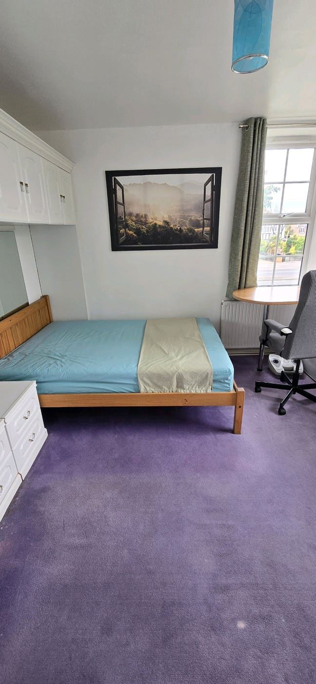 Large Double Room 5 minutes from the Tube Main Photo