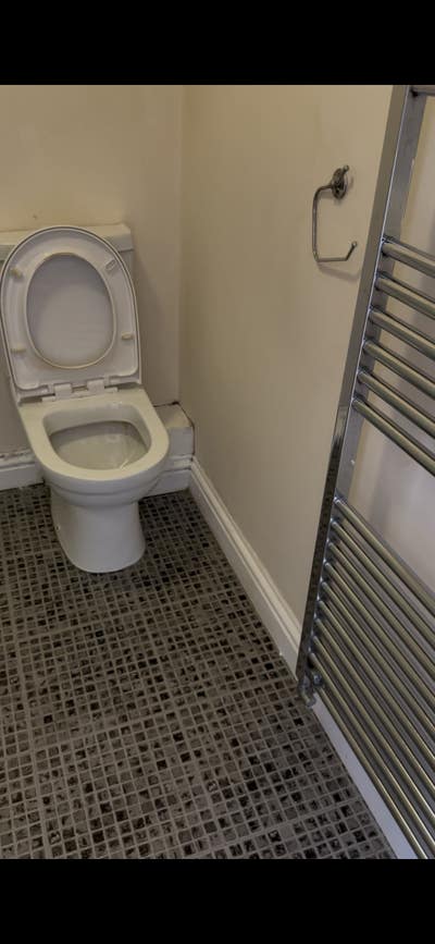 One bed flat available for one month period  Main Photo