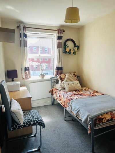 Private room rent in aldershot centre  Main Photo