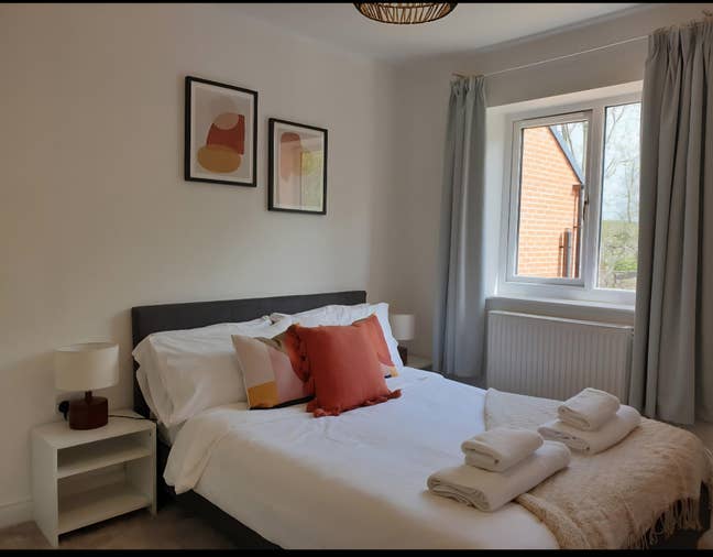 Bright Furnished Room with Private Ensuite Main Photo