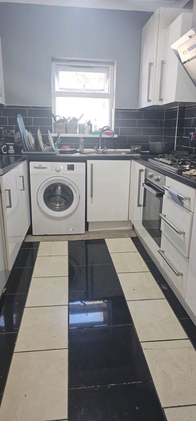 BRAND NEW Renovation–Modern Professional Share S7 Main Photo