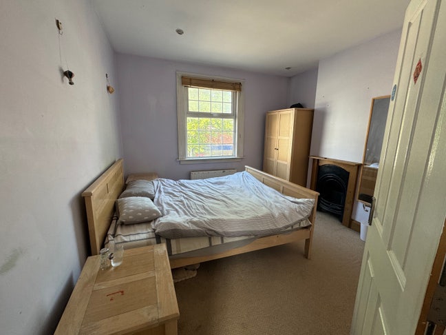 A beautiful spacious double bedroom Main Photo