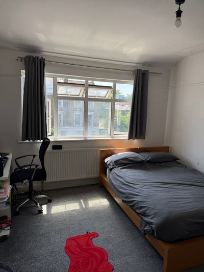 Room to rent in house, 5 minutes from Emirates Main Photo
