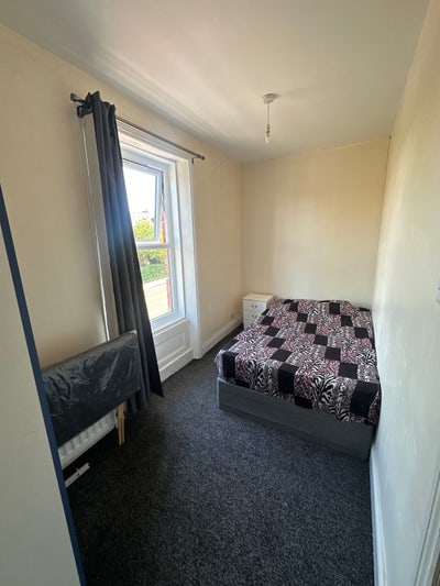 Single room available for rent Main Photo