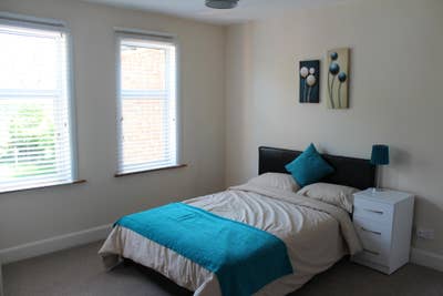 Single Room- available now Main Photo
